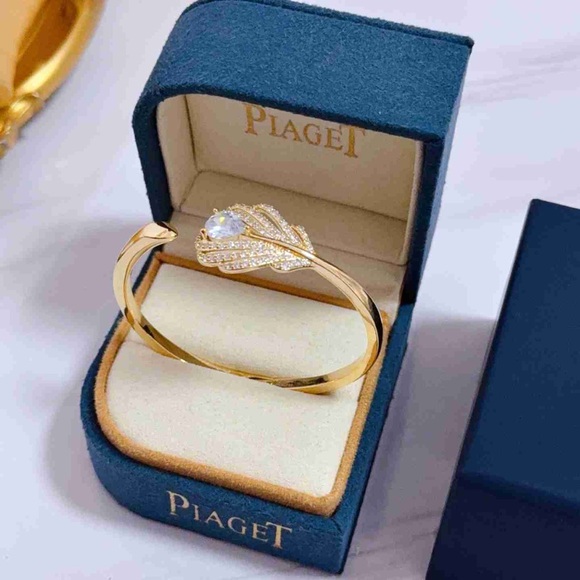 Piaget Gold Bracelet with Crystal Accent - Picture 2 of 9